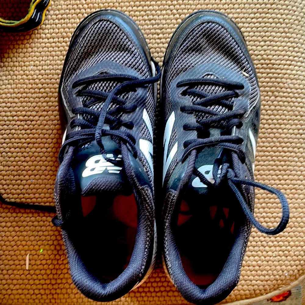 New balance men’s size 6 cleats could be youth size as well